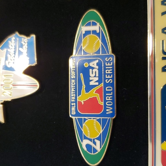 2001 World Series pin collectors set - Picture 12 of 14